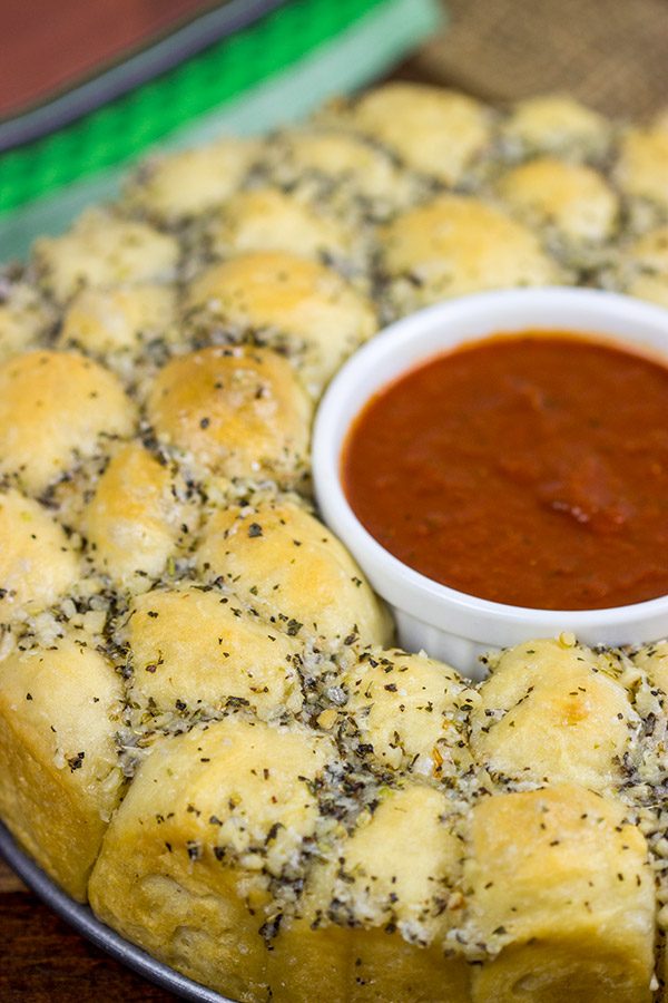 Need a great appetizer to share with friends? This Parmesan Garlic Monkey Bread is both fun and delicious!