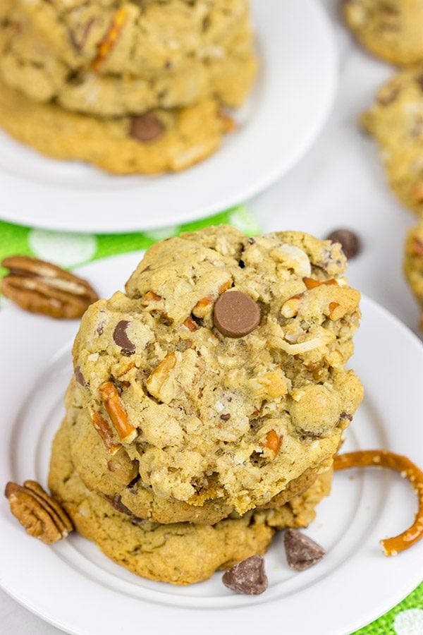 If a good chocolate chip cookie is a thing of beauty, then these Kitchen Sink Chocolate Chip Cookies are gorgeous!