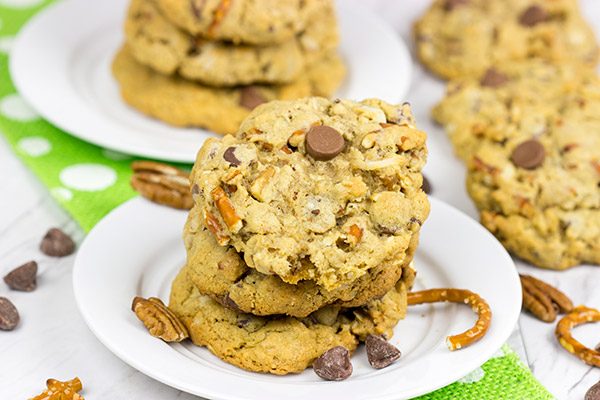 If a good chocolate chip cookie is a thing of beauty, then these Kitchen Sink Chocolate Chip Cookies are gorgeous!
