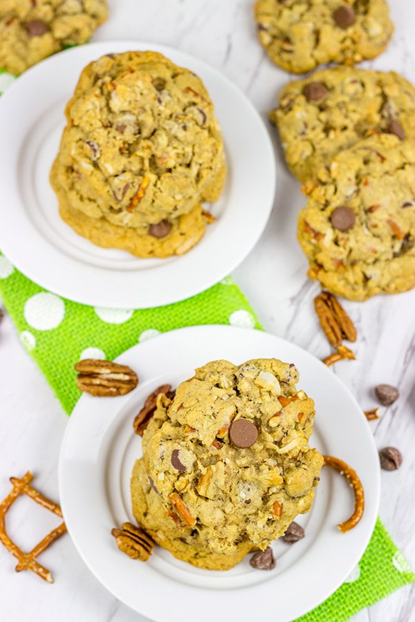 If a good chocolate chip cookie is a thing of beauty, then these Kitchen Sink Chocolate Chip Cookies are gorgeous!