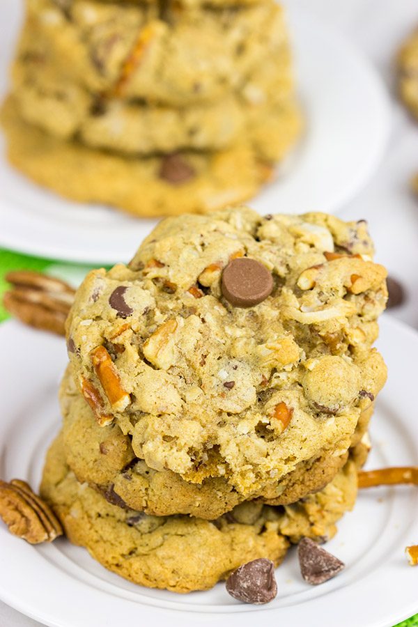 If a good chocolate chip cookie is a thing of beauty, then these Kitchen Sink Chocolate Chip Cookies are gorgeous!