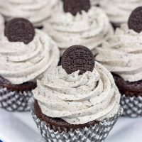 A moist chocolate cake and a cookies 'n' cream frosting combine to create these tasty Oreo Cupcakes!