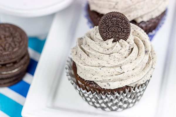 A moist chocolate cake and a cookies 'n' cream frosting combine to create these tasty Oreo Cupcakes!