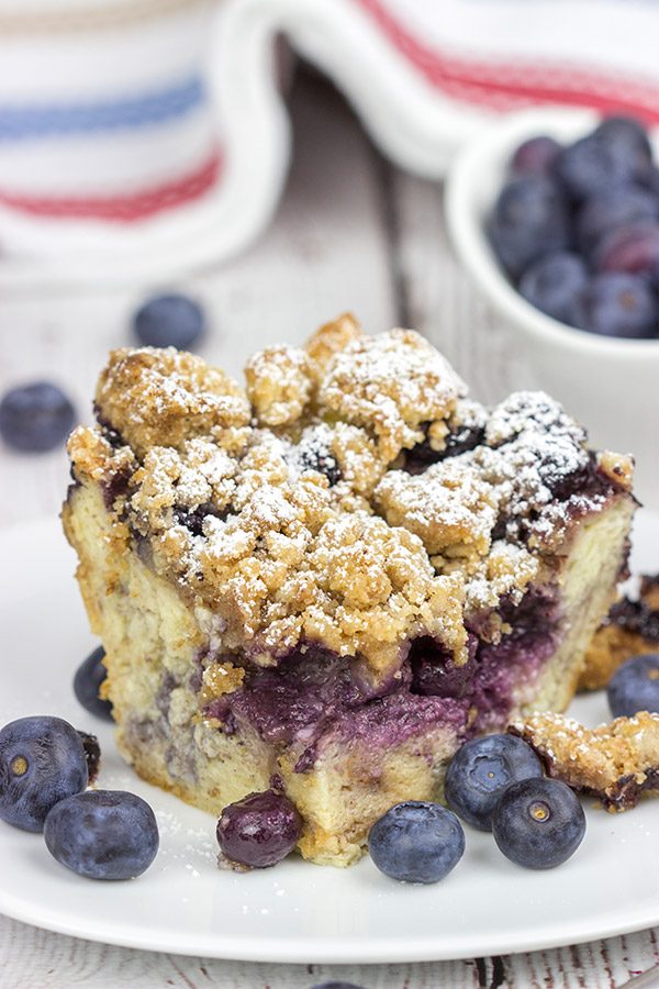 This Overnight Blueberry French Toast Bake is a fun (and easy) breakfast to serve on a lazy weekend morning!