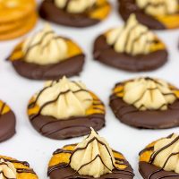 Looking for a fun entertaining idea? Grab a pack of RITZ and whip up these No Bake Chocolate Peanut Butter Pie RITZ Crackers!