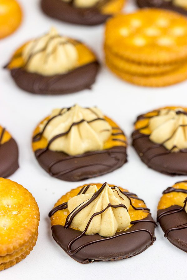 Looking for a fun entertaining idea? Grab a pack of RITZ and whip up these No Bake Chocolate Peanut Butter Pie RITZ Crackers!