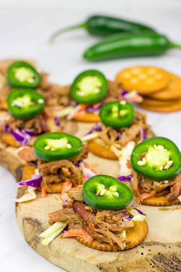 Looking for a fun entertaining idea? Grab a pack of RITZ and whip up these Pulled Pork RITZ!