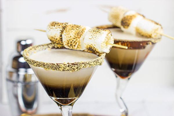 Whether serving this S'mores Martini next to a campfire or just on the back porch, it'll be the talk of the party! Cheers to fun summer drinks!