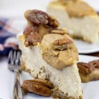 Looking for a delicious Fall dessert? This Maple Cheesecake with Pecan Pralines is packed with maple flavor, and it's perfect for a chilly Autumn evening!