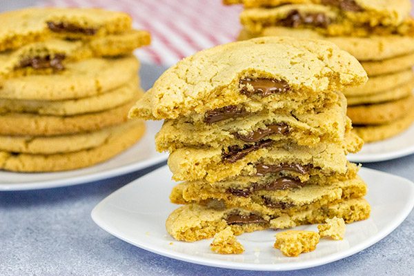 Surprise!  These Chocolate Stuffed Peanut Butter Cookies are stuffed with a layer of melty chocolate.  Yum!