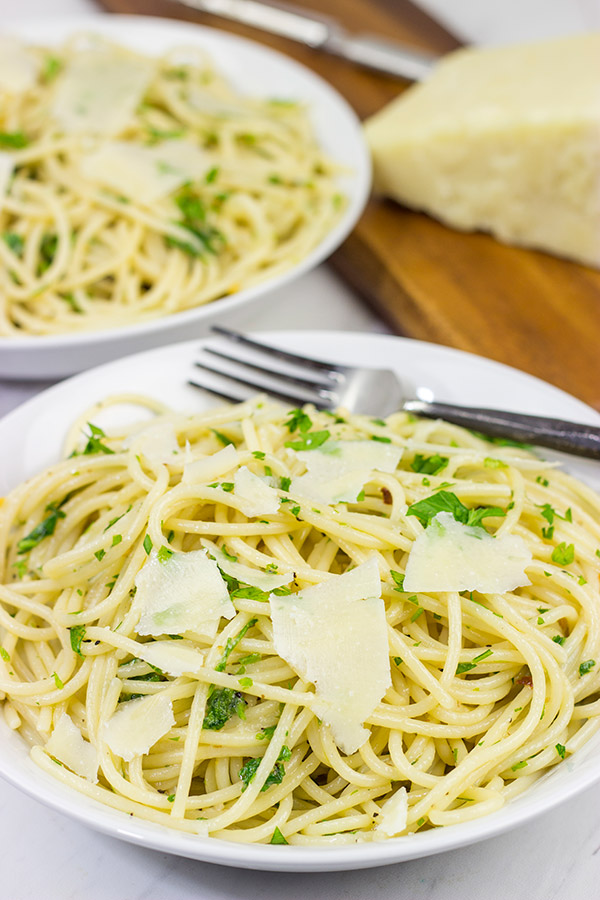 This Spaghetti and White Wine Pasta Sauce is delicious! The sauce is a combination of olive oil, butter, Parmesan cheese and wine...and it's surprisingly easy to make!