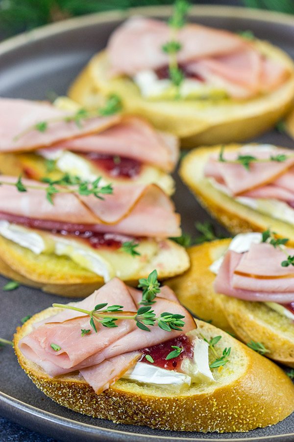 Looking for a fun way to elevate your holiday appetizers?  These Ham, Brie and Cranberry Crostini are layered with tasty flavors, and they're a cinch to make!
