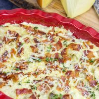 These Cheesy Potatoes au Gratin feature layers upon layers of thinly sliced potatoes covered with two types of delicious Mahón-Menorca cheese!