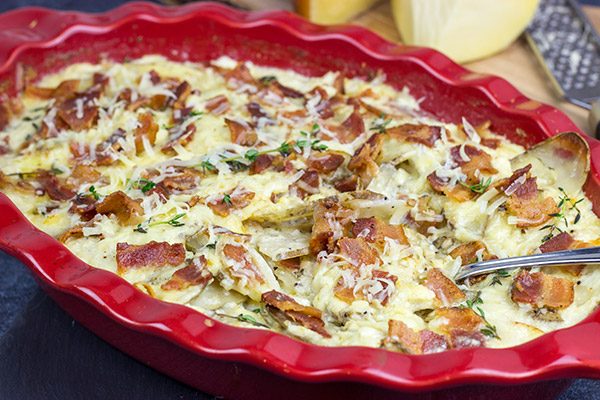 These Cheesy Potatoes au Gratin feature layers upon layers of thinly sliced potatoes covered with two types of delicious Mahón-Menorca cheese!