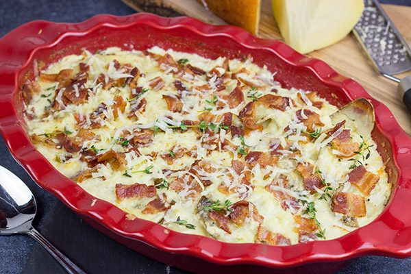 These Cheesy Potatoes au Gratin feature layers upon layers of thinly sliced potatoes covered with two types of delicious Mahón-Menorca cheese!