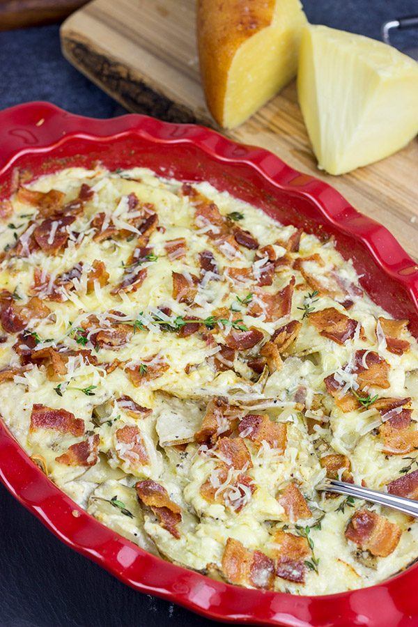 These Cheesy Potatoes au Gratin feature layers upon layers of thinly sliced potatoes covered with two types of delicious Mahón-Menorca cheese!