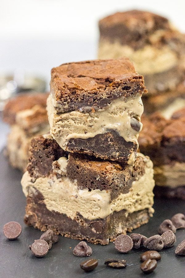 Need an afternoon pick me up? Grab one of these Mocha Ice Cream Brownie Sandwiches! Filled with no-churn mocha ice cream, these tasty treats are sure to be a hit!