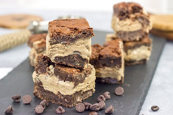 Need an afternoon pick me up?  Grab one of these Mocha Ice Cream Brownie Sandwiches!  Filled with no-churn mocha ice cream, these tasty treats are sure to be a hit!