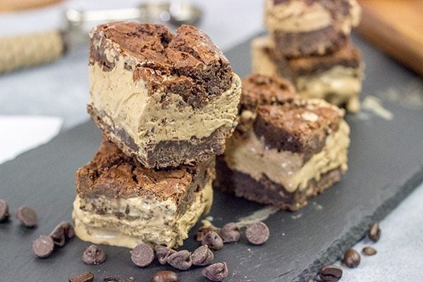 Need an afternoon pick me up?  Grab one of these Mocha Ice Cream Brownie Sandwiches!  Filled with no-churn mocha ice cream, these tasty treats are sure to be a hit!