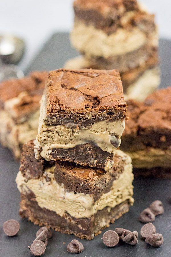 Need an afternoon pick me up?  Grab one of these Mocha Ice Cream Brownie Sandwiches!  Filled with no-churn mocha ice cream, these tasty treats are sure to be a hit!
