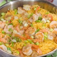 Bored with the weeknight dinner routine? This Bang Bang Shrimp Pasta comes together in a flash, and it's packed with delicious layers of flavor! Put it on the menu this week!