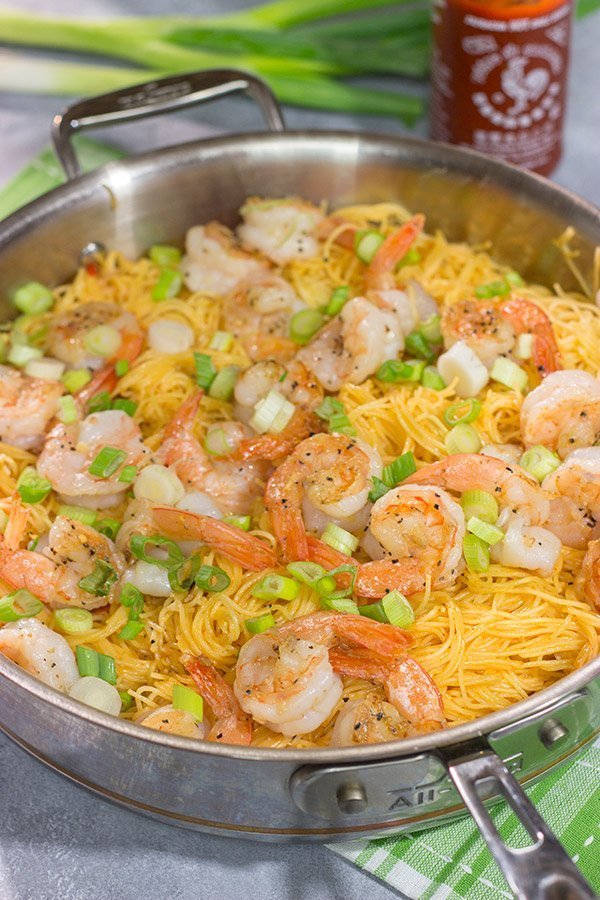 Bored with the weeknight dinner routine?  This Bang Bang Shrimp Pasta comes together in a flash, and it's packed with delicious layers of flavor!  Put it on the menu this week!