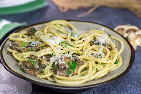 Get ready for some serious comfort food!  This Creamy Mushroom Carbonara features thick spaghetti coated in a creamy sauce with plenty of sauteed mushrooms.