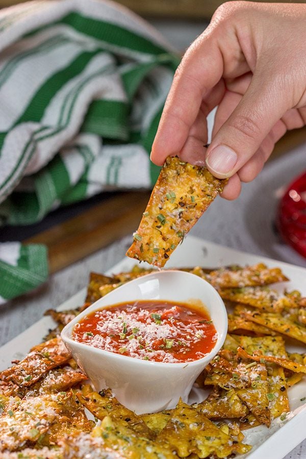 Looking for a fun snack to serve during football season? These Italian Herb Baked Lasagna Chips are a unique (and tasty) addition to the appetizer menu!