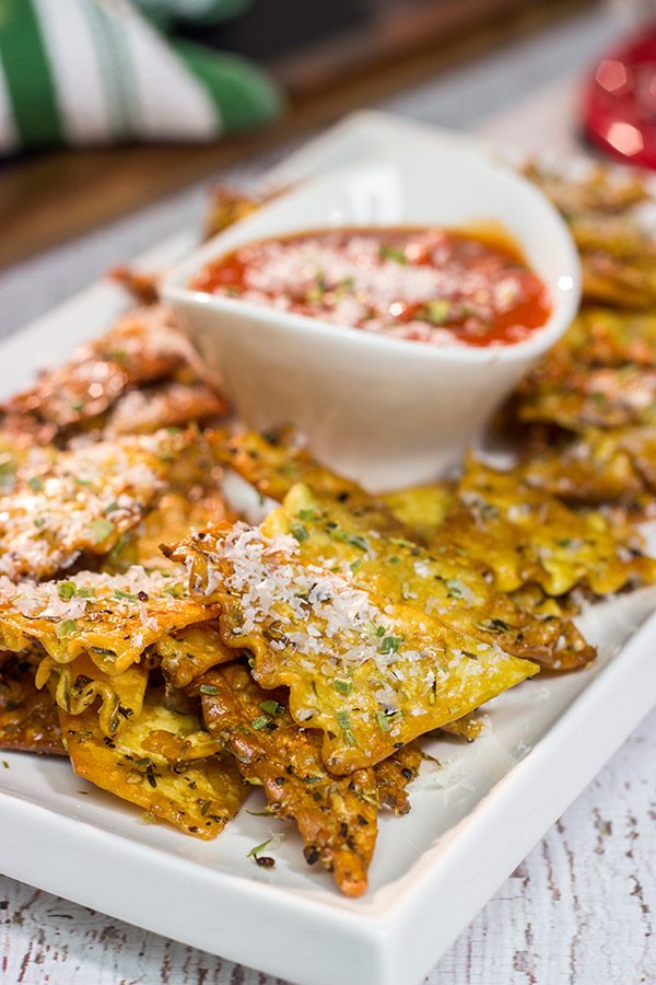 Looking for a fun snack to serve during football season?  These Italian Herb Baked Lasagna Chips are a unique (and tasty) addition to the appetizer menu!