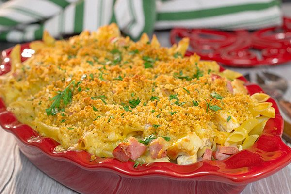 Say hello to a fun new pasta bake!  This Chicken Cordon Bleu Pasta features a delicious combination of chicken, ham, cheese and pasta.  Bake it up for dinner tonight!