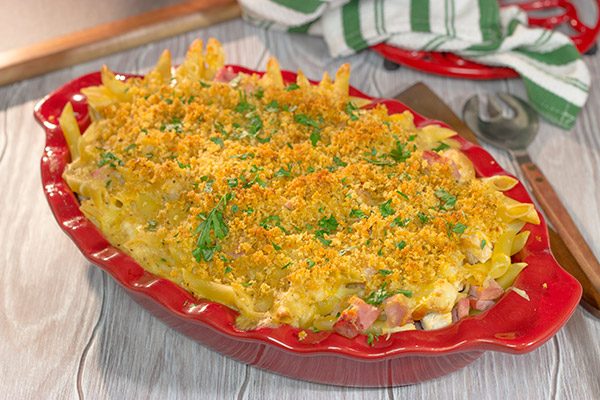 Say hello to a fun new pasta bake!  This Chicken Cordon Bleu Pasta features a delicious combination of chicken, ham, cheese and pasta.  Bake it up for dinner tonight!