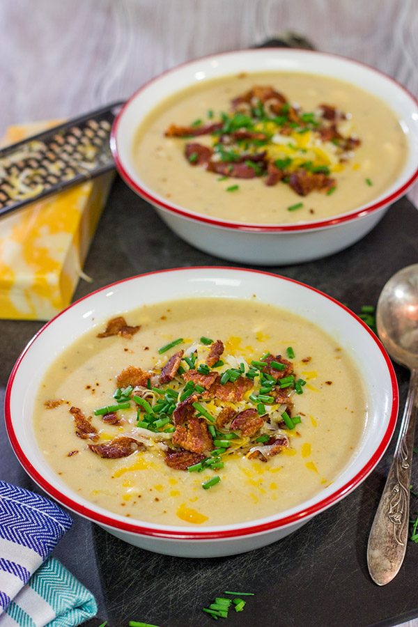 Loaded baked potato meets comforting creamy soup.  This Loaded Baked Potato Soup is a bowl of pure comfort food, and it's sure to keep you warm on cold winter nights!