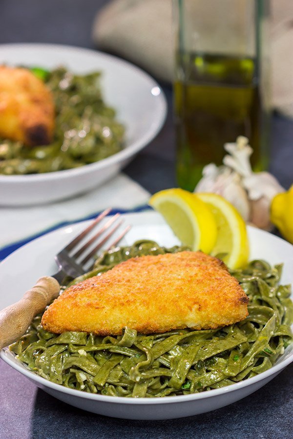 This Lemon Pasta with Baked Cod is a delicious (and easy) way to mix up weeknight dinners!