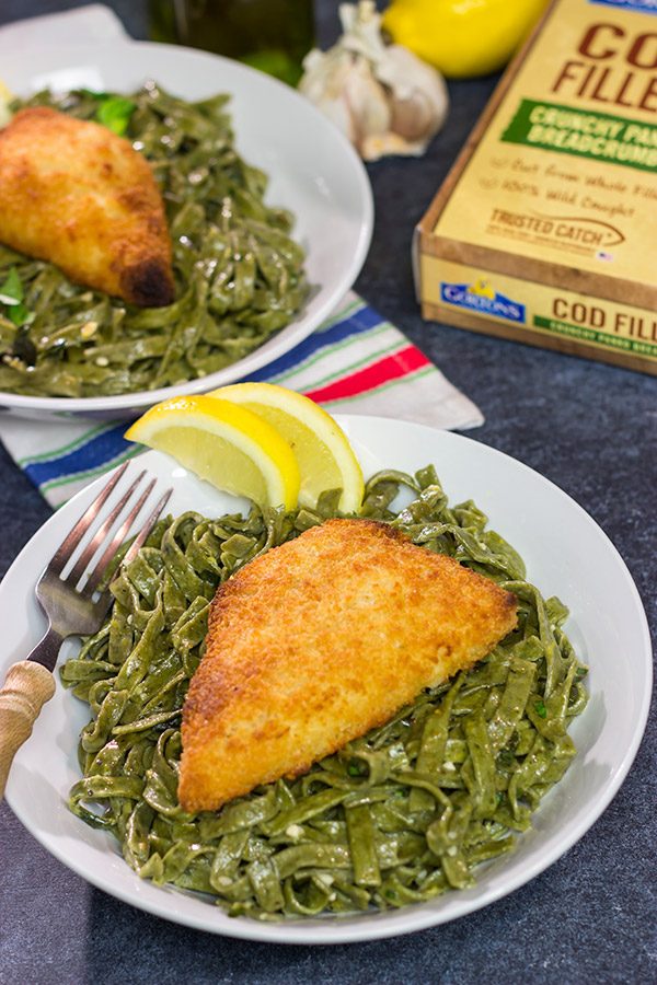This Lemon Pasta with Baked Cod is a delicious (and easy) way to mix up weeknight dinners!