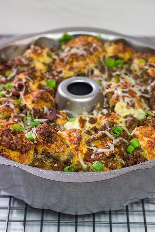 Packed with seasoned ground beef, bacon and two types of cheese, this Bacon Cheeseburger Monkey Bread makes for one heck of a delicious gameday appetizer!