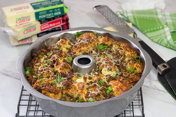 Packed with seasoned ground beef, bacon and two types of cheese, this Bacon Cheeseburger Monkey Bread makes for one heck of a delicious gameday appetizer!