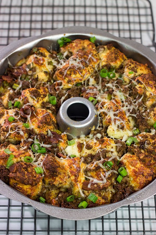 Packed with seasoned ground beef, bacon and two types of cheese, this Bacon Cheeseburger Monkey Bread makes for one heck of a delicious gameday appetizer!