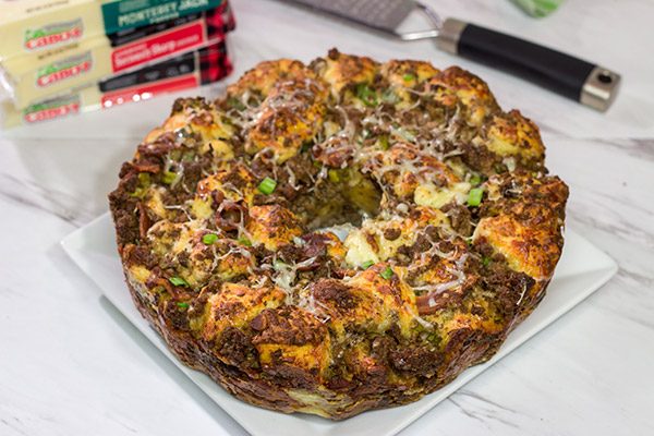 Packed with seasoned ground beef, bacon and two types of cheese, this Bacon Cheeseburger Monkey Bread makes for one heck of a delicious gameday appetizer!