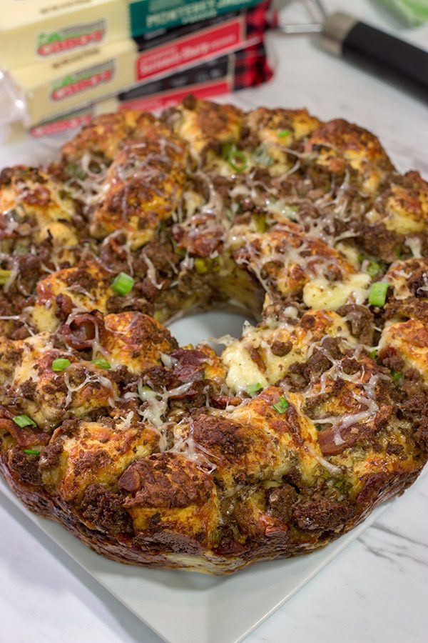 Packed with seasoned ground beef, bacon and two types of cheese, this Bacon Cheeseburger Monkey Bread makes for one heck of a delicious gameday appetizer!