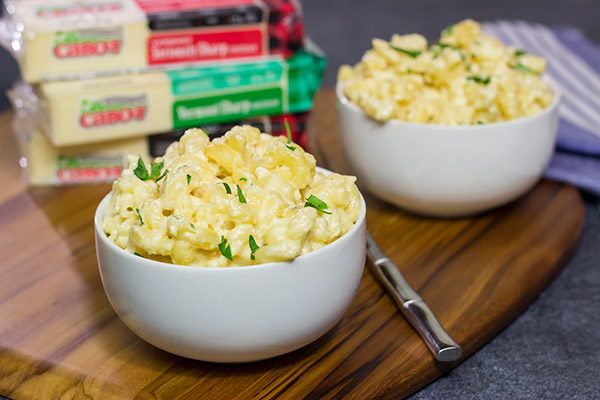 Made with 2 types of cheese, this Creamy Mac and Cheese is a classic winter comfort food!  From the creamy texture to the layers of flavor, this recipe is worthy of a bookmark!
