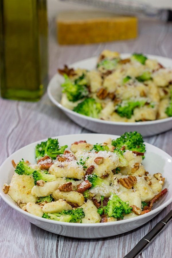 This Potato Gnocchi with Bacon, Pecans and Broccoli features fluffy gnocchi combined with crunchy pecans and bacon.  Finish with a drizzle of olive oil for a delicious meal!