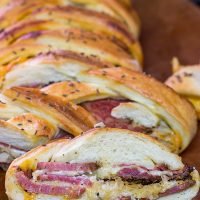 Featuring all of the tasty flavors found in a reuben sandwich, this Braided Reuben Bread is a fun twist on a classic American deli sandwich!