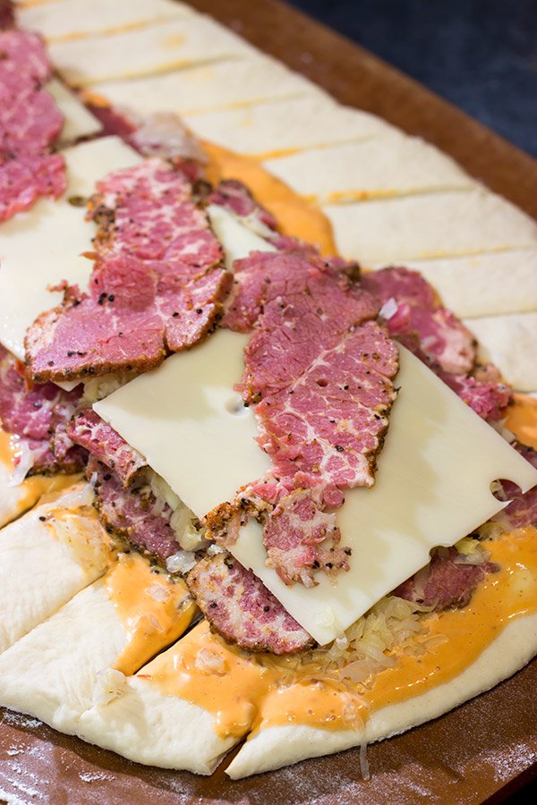 Featuring all of the tasty flavors found in a reuben sandwich, this Braided Reuben Bread is a fun twist on a classic American deli sandwich!