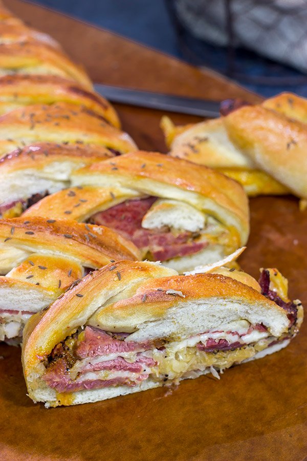 Featuring all of the tasty flavors found in a reuben sandwich, this Braided Reuben Bread is a fun twist on a classic American deli sandwich!