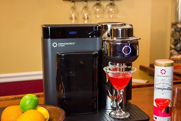 Looking for a fun way to garnish a classic cocktail? Pull out the sparkling sugar and make a Cosmopolitan with Lime Sugar Rim!