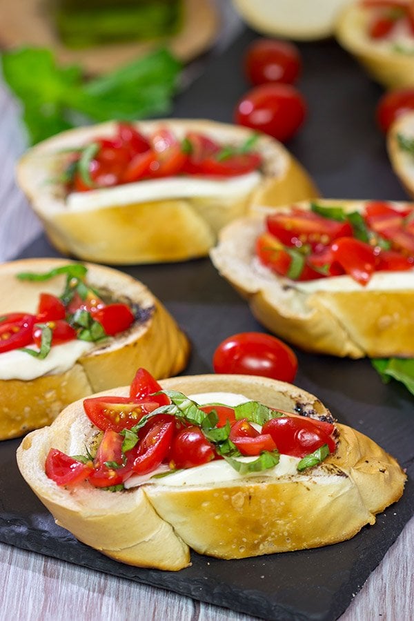 Fire up the grill! These Grilled Caprese Crostini are a fun (and easy) summer appetizer!