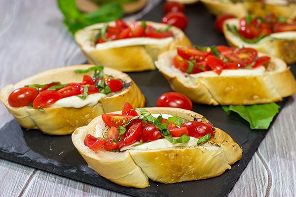 Fire up the grill!  These Grilled Caprese Crostini are a fun (and easy) summer appetizer!