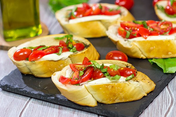 Fire up the grill!  These Grilled Caprese Crostini are a fun (and easy) summer appetizer!