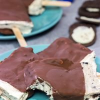 With a creamy Oreo ice cream topped with a thin chocolate shell, these No Churn Oreo Ice Cream Bars are an excellent summer dessert!