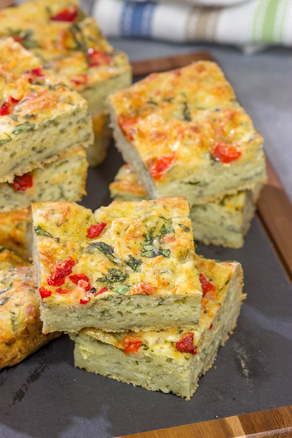 This Spinach Artichoke Bread is an easy, no-knead bread...and it's delicious!  Oh, and did I mention it only requires one bowl!?